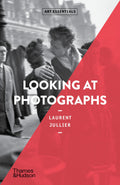 Looking at Photographs (Art Essentials) (Art Essentials, 21)