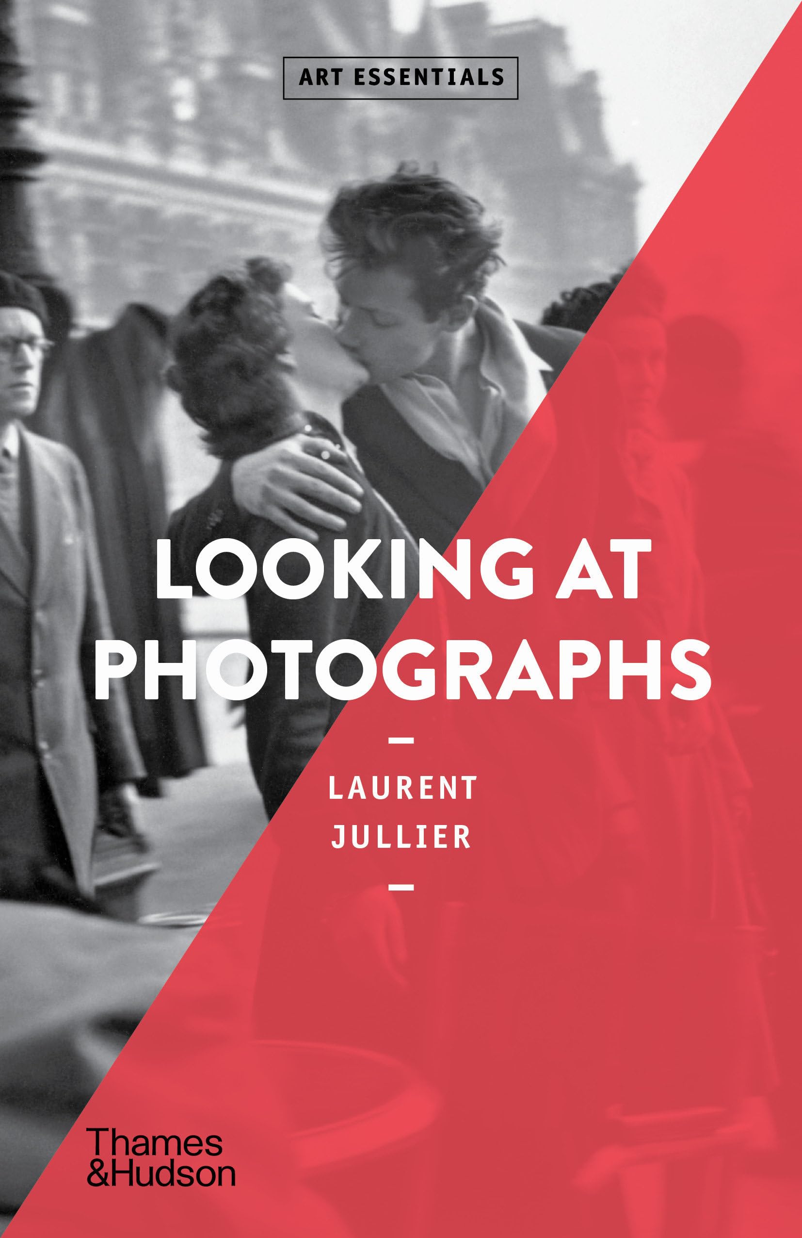 Looking at Photographs (Art Essentials) (Art Essentials, 21)