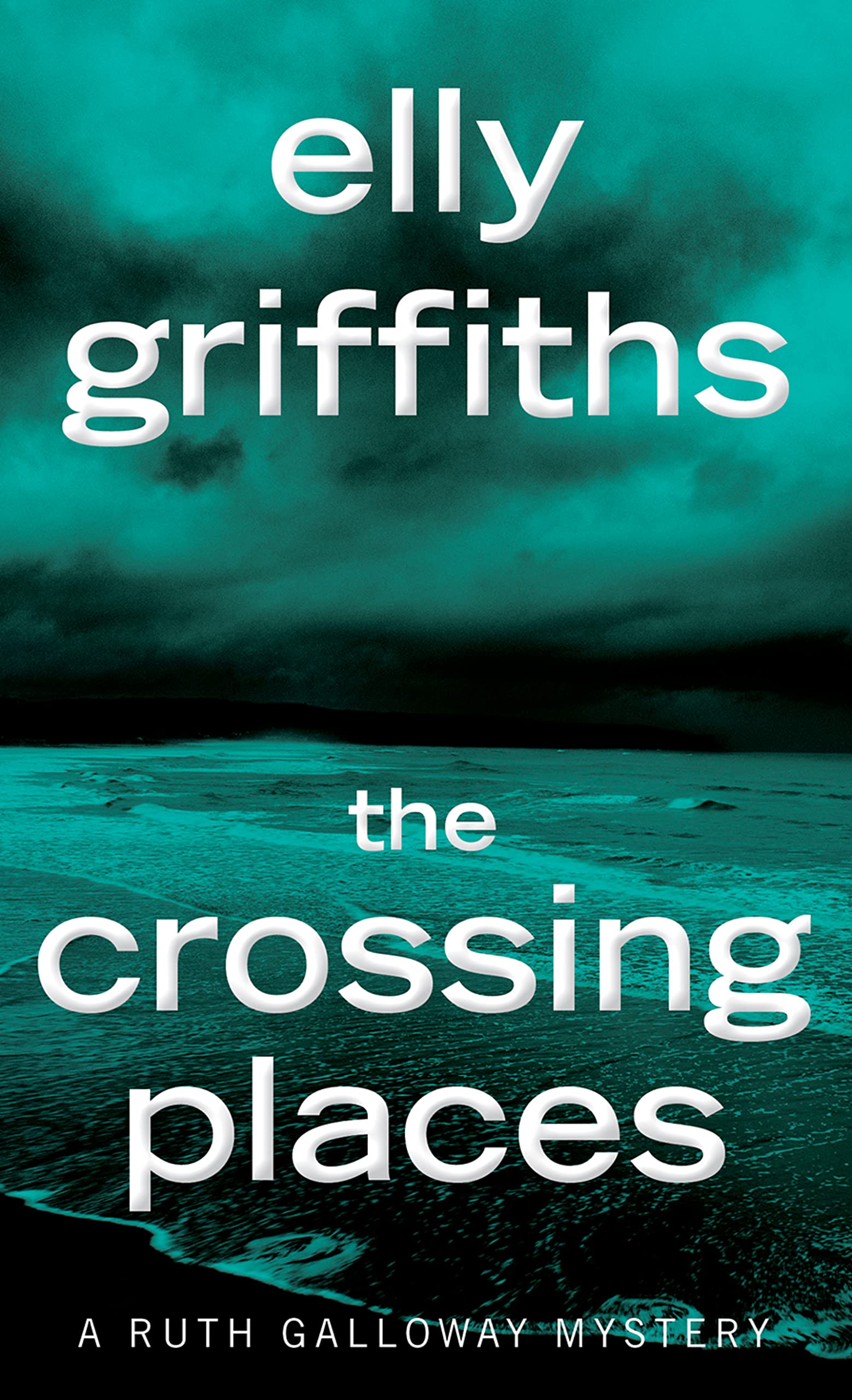 The Crossing Places: The First Ruth Galloway Mystery (Ruth Galloway Mysteries, 1)